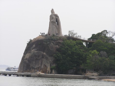 On the edge of Gulang Yu stands Koxinga, a national hero who conquored Taiwan and is now the biggest sculpture of a historical figure in China